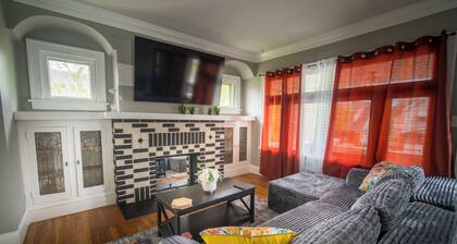 West Park Furnished 2BR Near Hospitals & 10 Min to CLE Airport