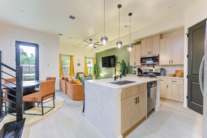 Private kitchen - Brand New 4BR - NRG - Med Center - Outdoor Dining (Houston)