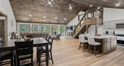 Hartwell Hideaway | Hot Tub, Dock & Game Room