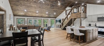 Hartwell Hideaway | Hot Tub, Dock & Game Room