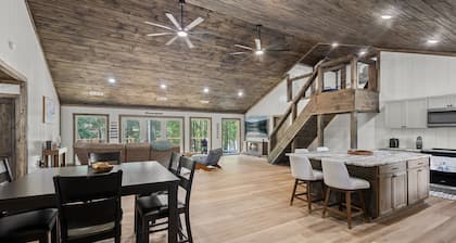 Hartwell Hideaway | Hot Tub, Dock & Game Room