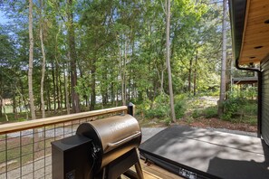 Property grounds - Hartwell Hideaway | Hot Tub, Dock & Game Room (Fair Play)