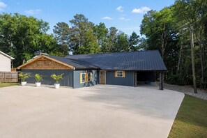 Exterior - Hartwell Hideaway | Hot Tub, Dock & Game Room (Fair Play)
