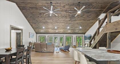 Hartwell Hideaway | Hot Tub, Dock & Game Room