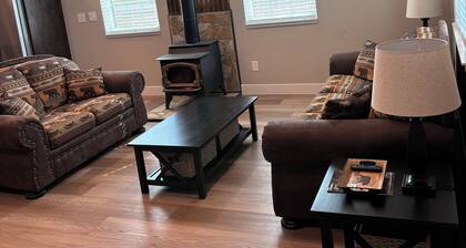 Beautiful 2-bedroom house in Smoot perfect for a relaxing getaway.