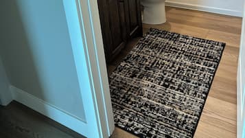 Toallas, jabón, papel de baño