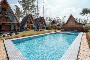Outdoor pool - The Cabin Artana (Pangalengan)