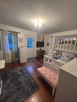 1 bedroom, iron/ironing board, free WiFi, bed sheets - Perfect mini studio with AC near NYC (West New York)