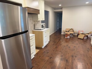 Interior - Charming 3-bedroom country house in tranquil De Soto near Kansas City with AC (De Soto)