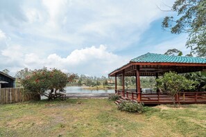 Property grounds - Villa Malakai by ARBA (Kabupaten Bandung)