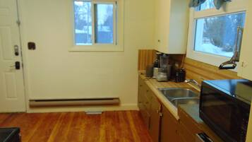 Luxury House, Garden View | Private kitchen | Fridge, microwave, oven, stovetop