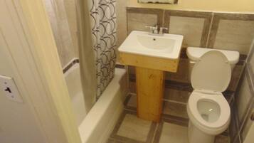 Luxury House, Garden View | Bathroom | Combined shower/bathtub, towels, soap, toilet paper
