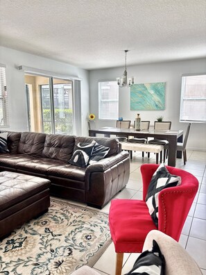 Living area - 6079 Spacious 7BR Family Getaway, Solterra Resort (Davenport)