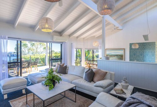 Karaka Retreat - Poolside on Waiheke