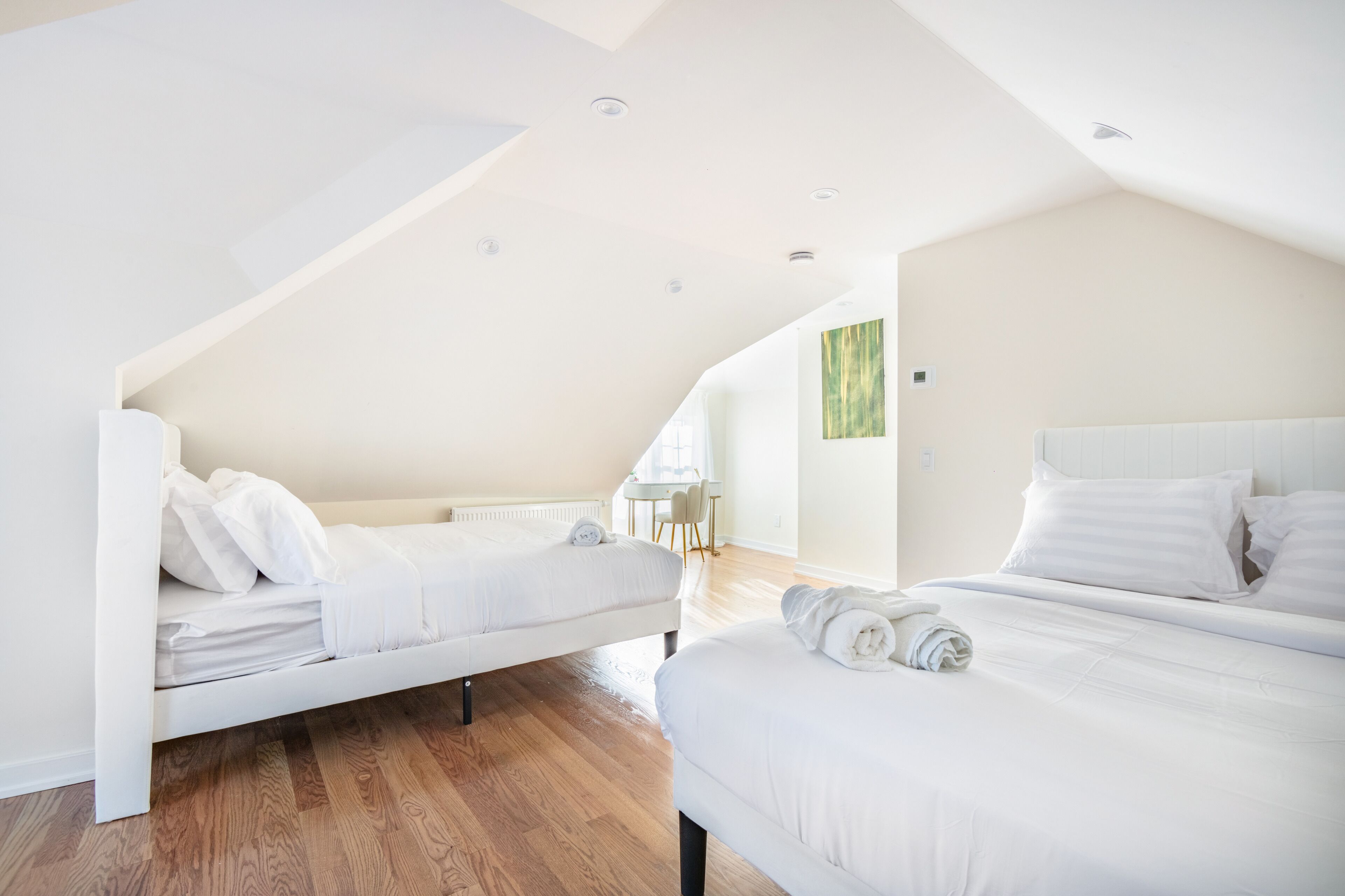 3 bedrooms, iron/ironing board, internet, bed sheets