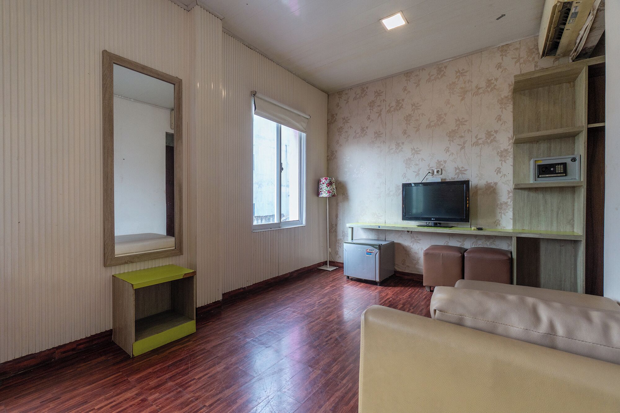Habitación ejecutiva con 2 camas individuales | Zona de estar | Televisión LCD de 32 pulgadas con canales digitales