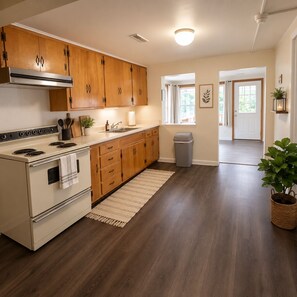 Private kitchen - Buccaneer Bay #16B - Center of it all (Sunrise Beach)