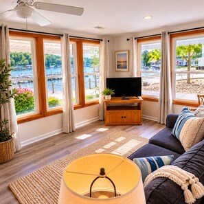 Living area - Buccaneer Bay #16B - Center of it all (Sunrise Beach)