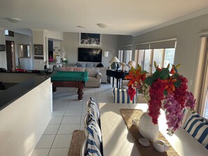 Interior - Beach House on the Gold Coast Canal - Room 2 (Helensvale)