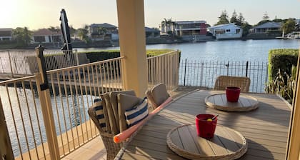 Beach House on the Gold Coast Canal - Room 2