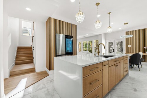 New Luxe 5BR/4.5BA Pool Villa in The Woodlands