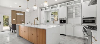 New Luxe 5BR/4.5BA Pool Villa in The Woodlands