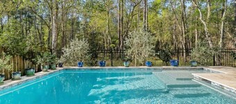 The Woodlands Luxe 5BR/4.5BA Heated Pool and Grill