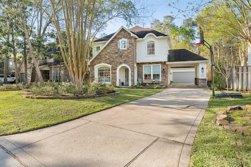 The Woodlands Luxe 5BR/4.5BA Heated Pool and Grill