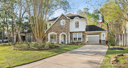 The Woodlands Luxe 5BR/4.5BA Heated Pool and Grill
