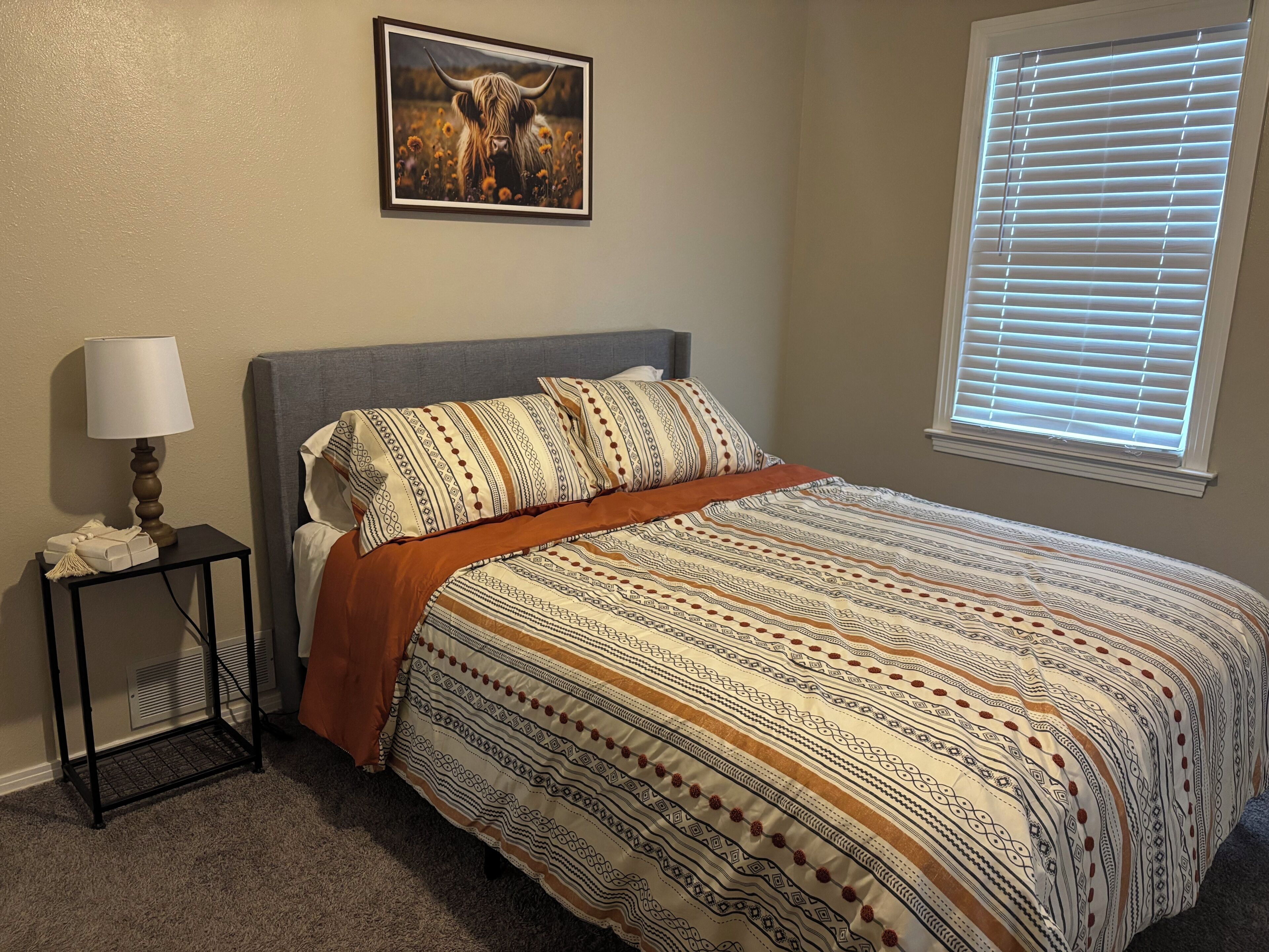Iron/ironing board, WiFi, bed sheets
