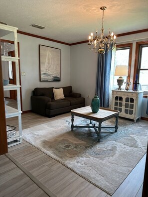 Living area - Spacious 4-bedroom home complete with resort style pool, hot tub & sauna (Sealy)