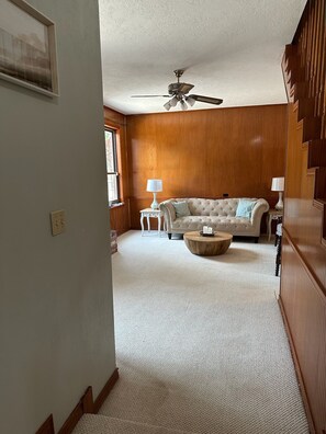 Living area - Spacious 4-bedroom home complete with resort style pool, hot tub & sauna (Sealy)