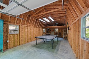 Games room - Mountain View - Ping Pong Table - 15 min to West Jefferson (Todd)