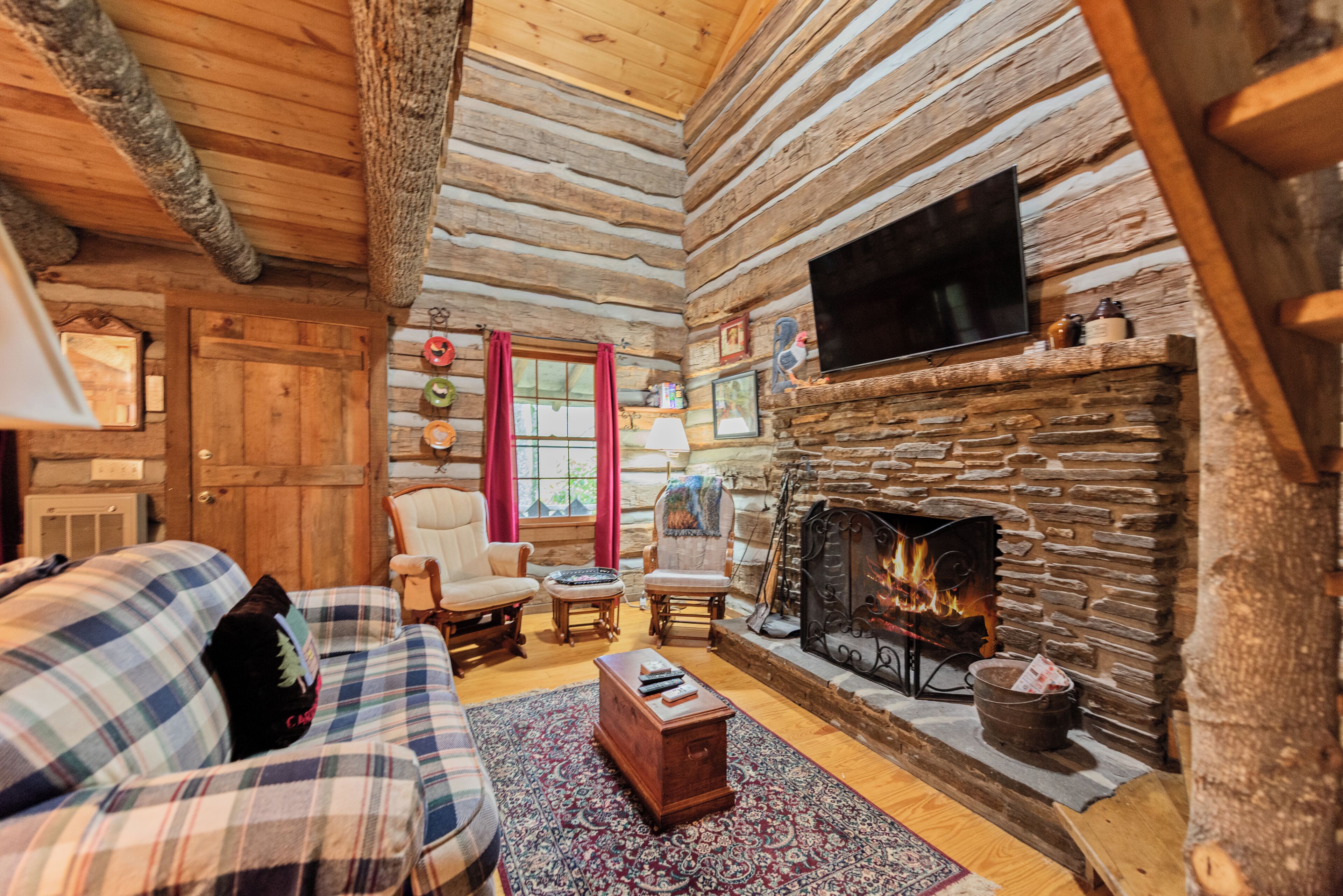 Smart TV, fireplace, ping pong