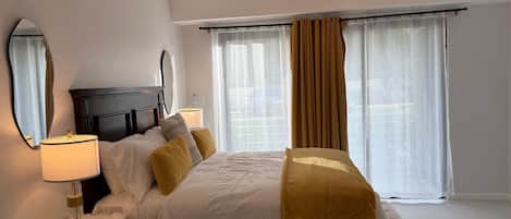 1 dormitorio, tabla de planchar con plancha, wifi y ropa de cama