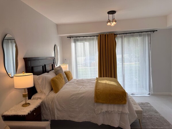 1 bedroom, iron/ironing board, WiFi, bed sheets - Cozy G&C Luxe (Mandeville)