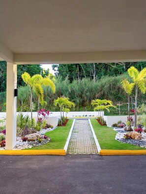 Property grounds - Cozy G&C Luxe (Mandeville)