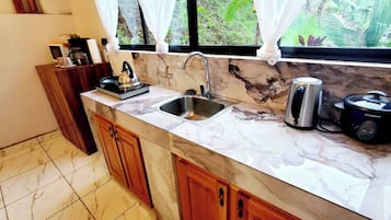 Apartment, 1 Bedroom, Patio | Private kitchen