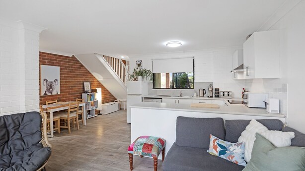 A modern apartment with a kitchen, dining area, and living room. - The Nook in Mollymook - Walk to the beach! (Mollymook Beach)