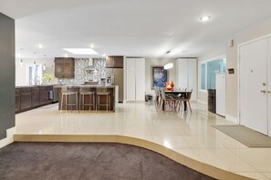 Dining - Perfect Group Getaway w/ Private Pool (Las Vegas)