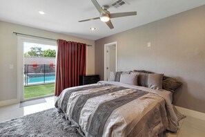 Internet, bed sheets - Perfect Group Getaway w/ Private Pool (Las Vegas)