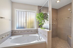 Towels, soap, toilet paper - Perfect Group Getaway w/ Private Pool (Las Vegas)