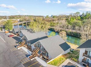 Exterior - Creek View Paradise - Walk to Branson Landing - 2 bedroom 2 bath POOL (Branson)