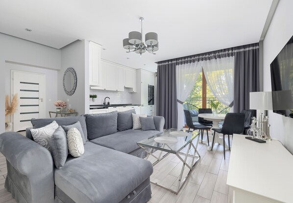 TV - Królewicza Royal Chic Apartment (Szczecin)