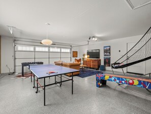 Games room - NEW Hot Tub-Pool-Sauna-Game Room (North Fork)
