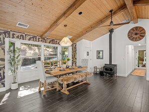 Dining - NEW Hot Tub-Pool-Sauna-Game Room (North Fork)