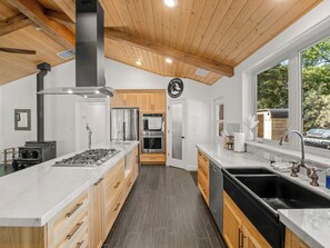Fridge, microwave, oven, stovetop - NEW Hot Tub-Pool-Sauna-Game Room (North Fork)