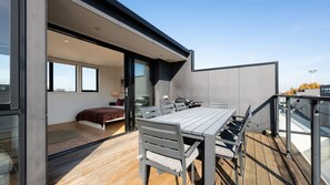 Outdoor dining - Sommersby Terrace - Port Melbourne (Port Melbourne)