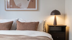 Työpöytä, silitysrauta/-lauta, ilmainen Wi-Fi, vuodevaatteet