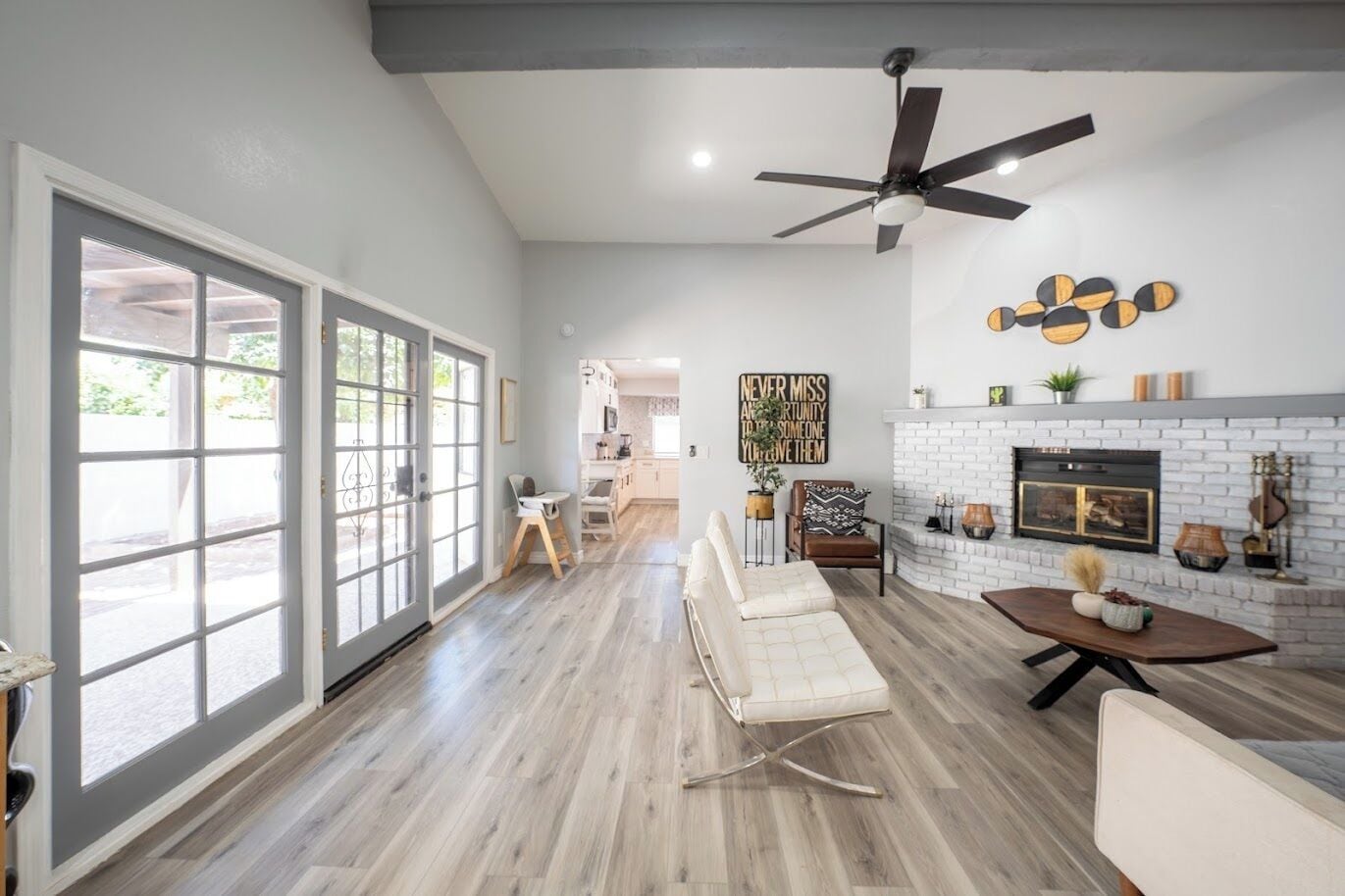 Smart TV, fireplace